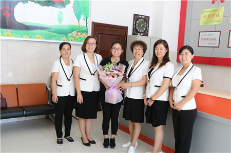 情系教師節，慰問暖人心 大風車薛秀香園長為一線老師送去節日祝