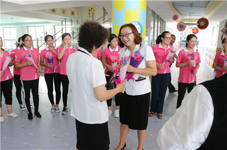 情系教師節，慰問暖人心 大風車薛秀香園長為一線老師送去節日祝