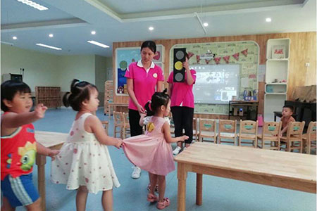 嚴把育兒質量關，各展風采促成長