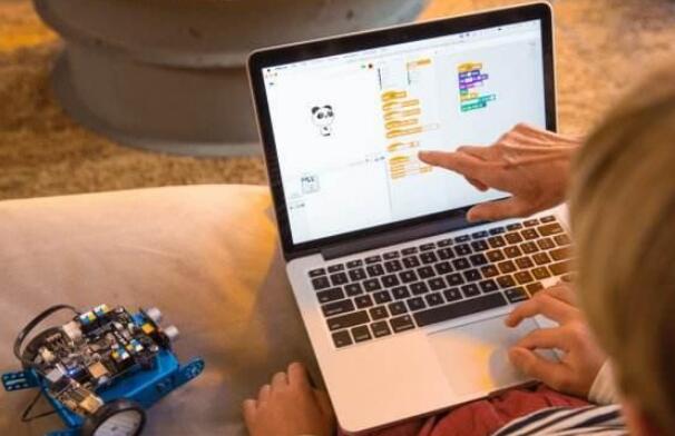 選擇機器人編程還是少兒編程？學機器人編程有什么好處？