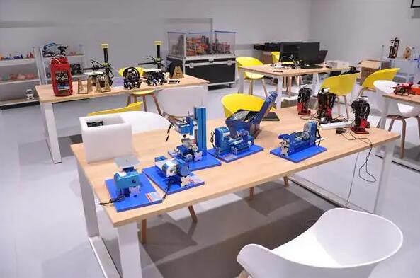 現在的孩子為什么都在學習機器人編程？未來有用嗎？